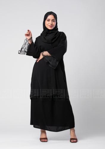 عباية تنوره سوداء باكمام تل واسعة -1309