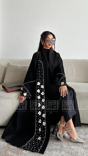 عباية عيد سوداء فاخرة بتطريز الورد- 1539