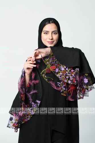 عباية سوداء بأكمام الشيفون الوردي 1271