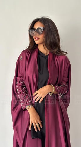 عباية عيد مارونية فاخرة بتصميم ربع بشت وأكمام مطرز...