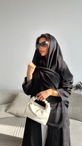 عباية سوداء مطرزة ديما بتصميم أنيق وتطريز متفرد- 1...