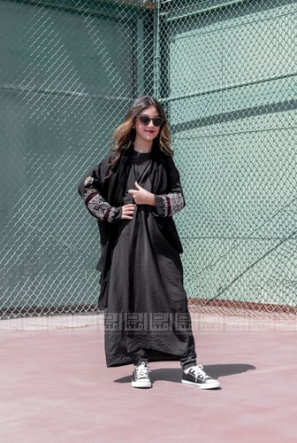 عباية سوداء بأكمام مزينة بالسدو 5001