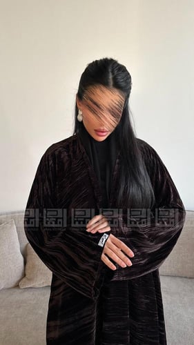 عباية مخمل مكسر بقَصّة نصف كلوش-1608