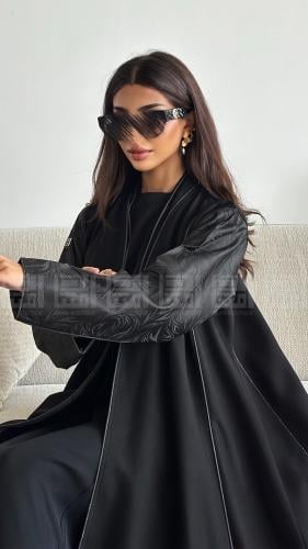 عباية سوداء نصف كلوش بأكمام مميزة- 1400