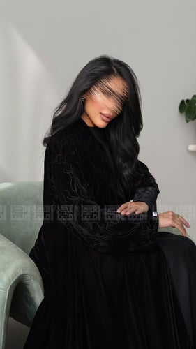 عباية شتوية سوداء دبل كلوش بتطريز مميز- 1599