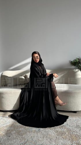 عباية دبل كلوش حرير بتفاصيل شك أسود- 1425