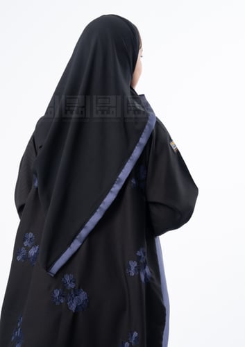 عباية سوداء بتطريز أزرق 1381