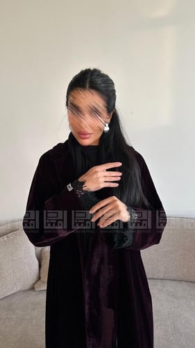 عباية عيد مخمل بدانتيل راقٍ وقصّة ربع كلوش -1609