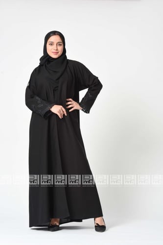 عباية الهَنَاء سوداء بتطريز مميز باللون الأسود1281