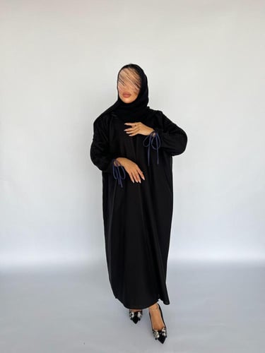 عباية سوداء بخيوط كحلية 1207