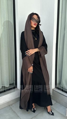 عباية صيفية أنيقة بقصة A Line من قماش بلاك بيري ال...