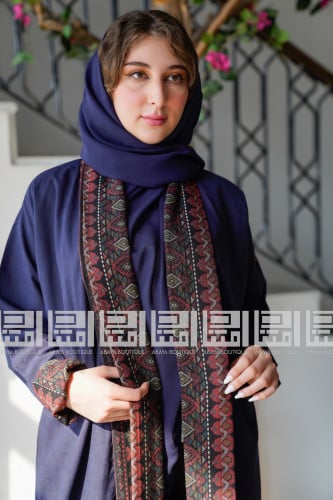 عباية باللون الكحلي مع تفاصيل السدو 1024