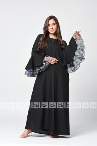 عباية سوداء بأكمام الاورقنزا الأزرق 1272