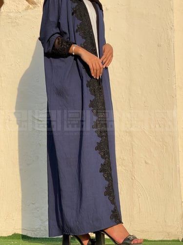 عباية كحلية بإضافة قماش الدانتيل 1060