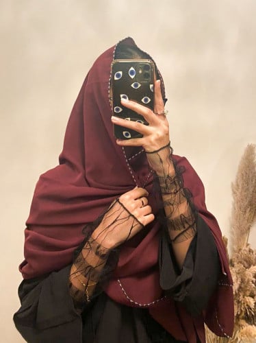 طرحة باللون العنابي باطراف مطرزة 1114