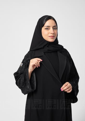 عباية بتطريز أسود على الأكمام مع فستان متصل 1334