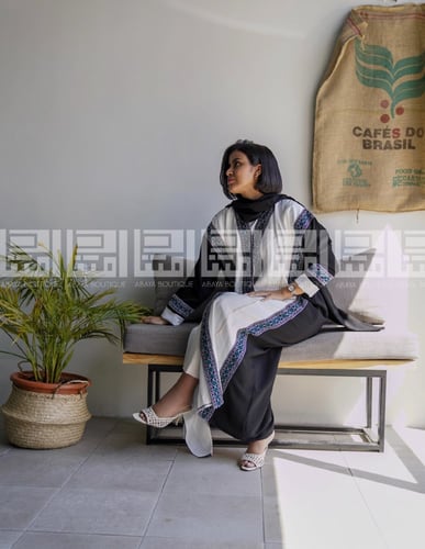 عباية بتداخل الألوان و تطريز السدو 1035