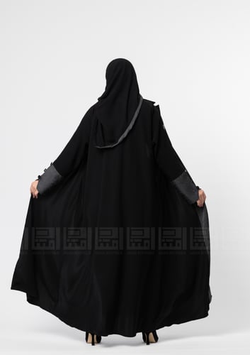 عباية سوداء يومية بقماش لمياء والجاكار 1370
