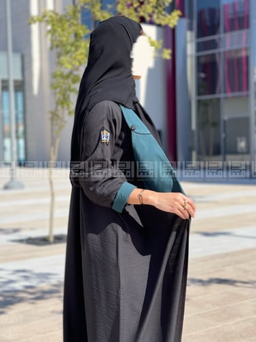 عباية بياقة خضراء 1128