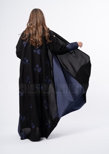 بكج عباية سوداء بتطريز الورد الأزرق و فستان كحلي30...