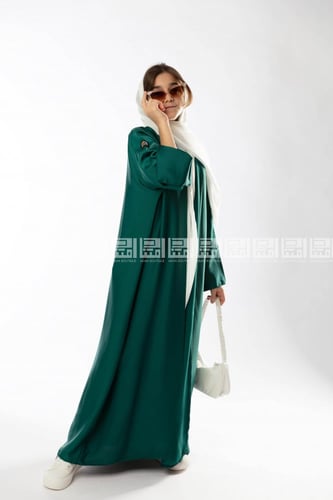 عباية خضراء بقماش حريري 5027