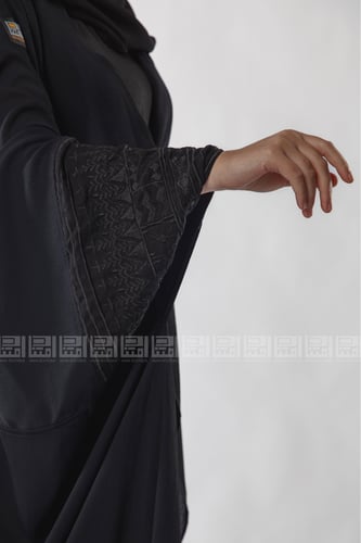 عباية بشت قطرية بتطريز أسود 1132