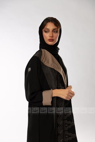 عباية سوداء بتطريز بني 1227