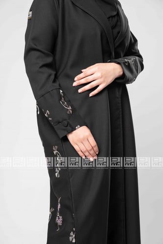عباية سوداء بتطريز الورد الوردي 1260