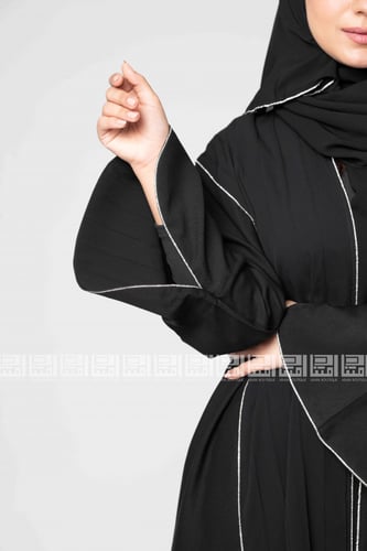عباية سوداء بخط كريستال 1219
