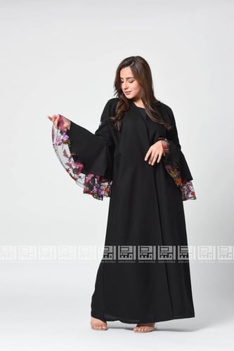 عباية سوداء بأكمام الشيفون الوردي 1271