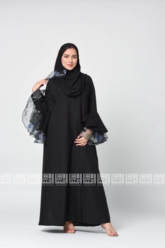 عباية سوداء بأكمام الاورقنزا الأزرق 1272