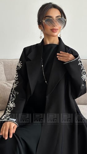 عباية عيد سوداء ربع كلوش بتصميم فاخر وشك أنثوي- 15...