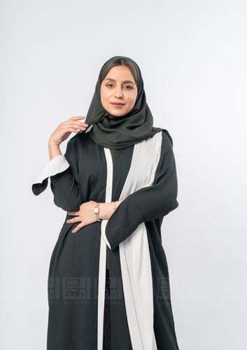 عباية زيتية بشال أبيض أنيقة بخامة قطنية ناعمة- 114...