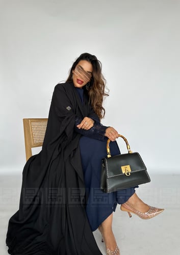 عباية سوداء فخمة بأكمام ترتر كحلي وقصة قطرية- 1407