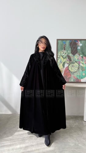 عباية شتوية سوداء دبل كلوش بتطريز مميز- 1599