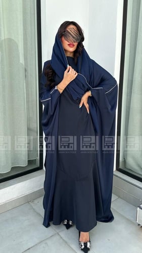 بكج الأزرق الداكن عباية بشت مع طقم حريري أنيق- 157...