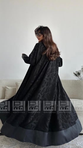عباية سوداء جاكار ربع كلوش بميكادو بارد ومبطنة بال...