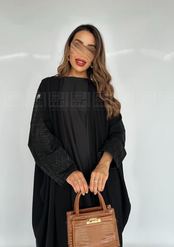 عباية سوداء بشت بتطريز في الأكمام - 1417