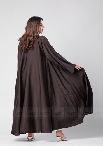 عباية كلوش صيفية بقماش حراير بني مخطط بتصميم A LIN...