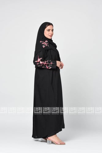 عباية سوداء رسمية بتطريز الورد الوردي بالأكمام 127...