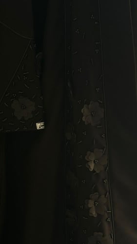 عباية عيد سوداء فاخرة بتطريز الورد- 1539