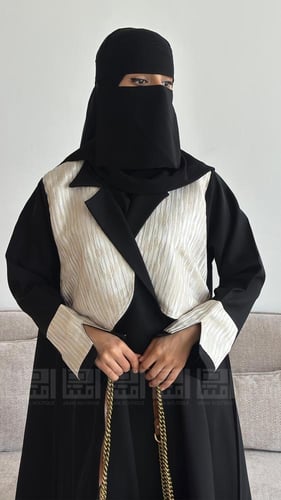 عباية سوداء ربع كلوش بتفاصيل جاكار سكري مذهب- 1543