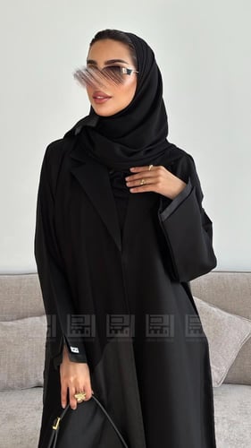 عباية سوداء بقماش الليمار بتداخل قماش التفتة و الأ...