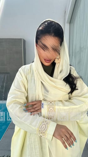 بكج الاشراقة الهادئة عباية الكاميليا الصفراء و فست...