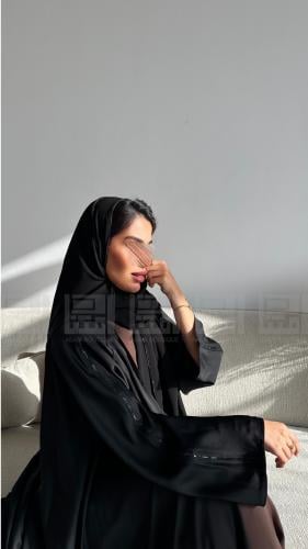 عباية دبل كلوش حرير بتفاصيل شك أسود- 1425