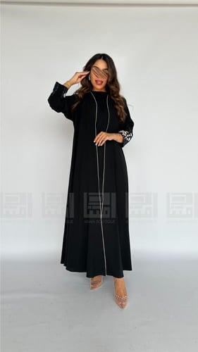 عباية كريب صيفية مطرزة بالورود بتفاصيل أنيقة- 1429