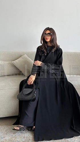 عباية عيد سوداء ربع كلوش باردة بتطريز الورد- 1393