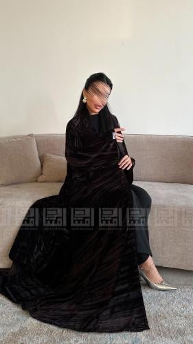 عباية مخمل مكسر بقَصّة نصف كلوش-1608