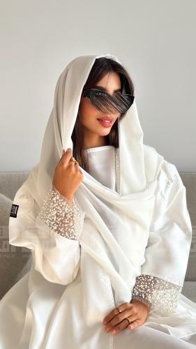 عباية عيد فخمة بلون أبيض مزينة باللؤلؤ- 1455