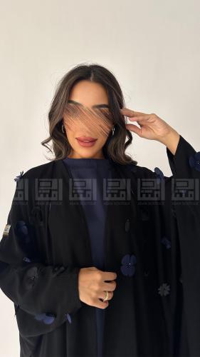 عباية بشت سوداء مزينة بزهور زرقاء بقماش صيفي- 1434